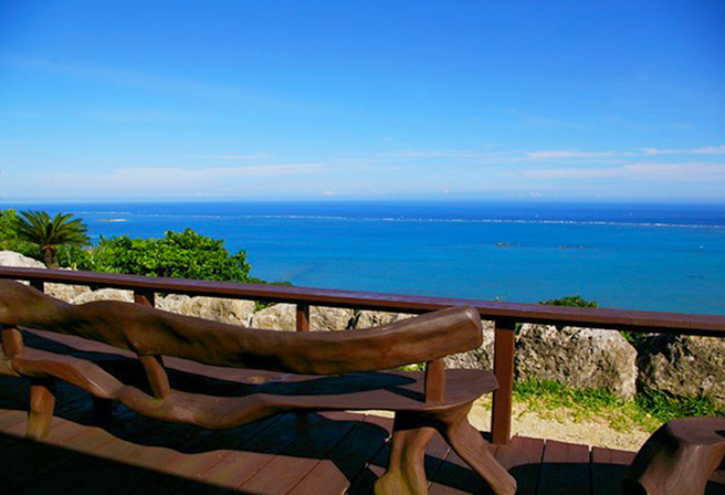 最高の贅沢 美しい沖縄の海が見えるカフェ特集 沖縄本島南部編 特集記事 Okinawa Travel Info
